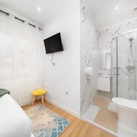 Гостевой дом With Ac And Private Wc - Intendente Metro Station 3*