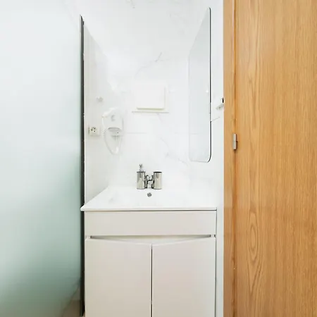 Гостевой дом With Ac And Private Wc - Intendente Metro Station 3*